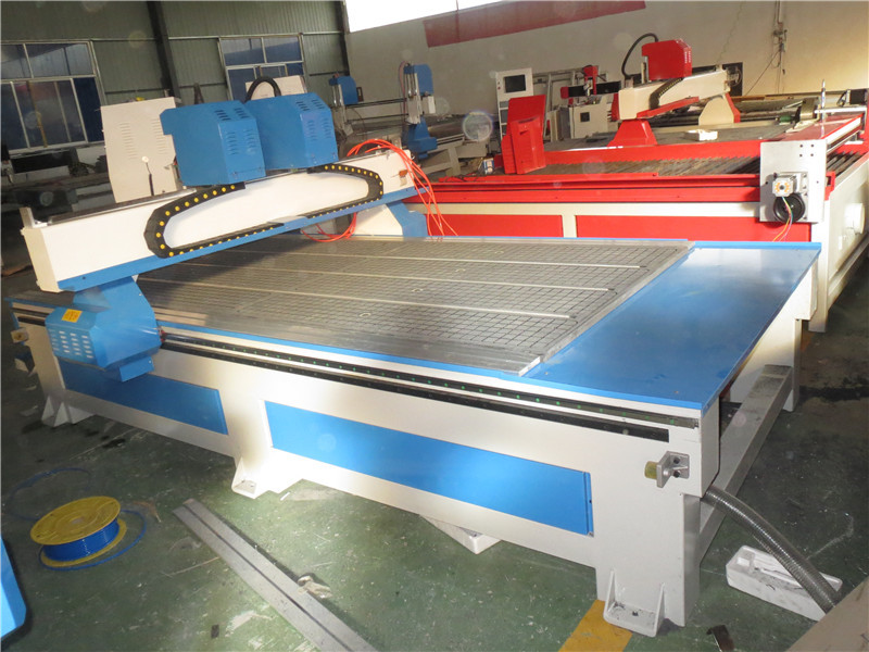 CNC router with two spindles